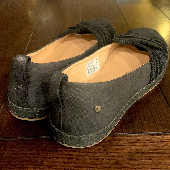 Woman’s sz6 Ugg canvas slip ons - Picture 5 of 5